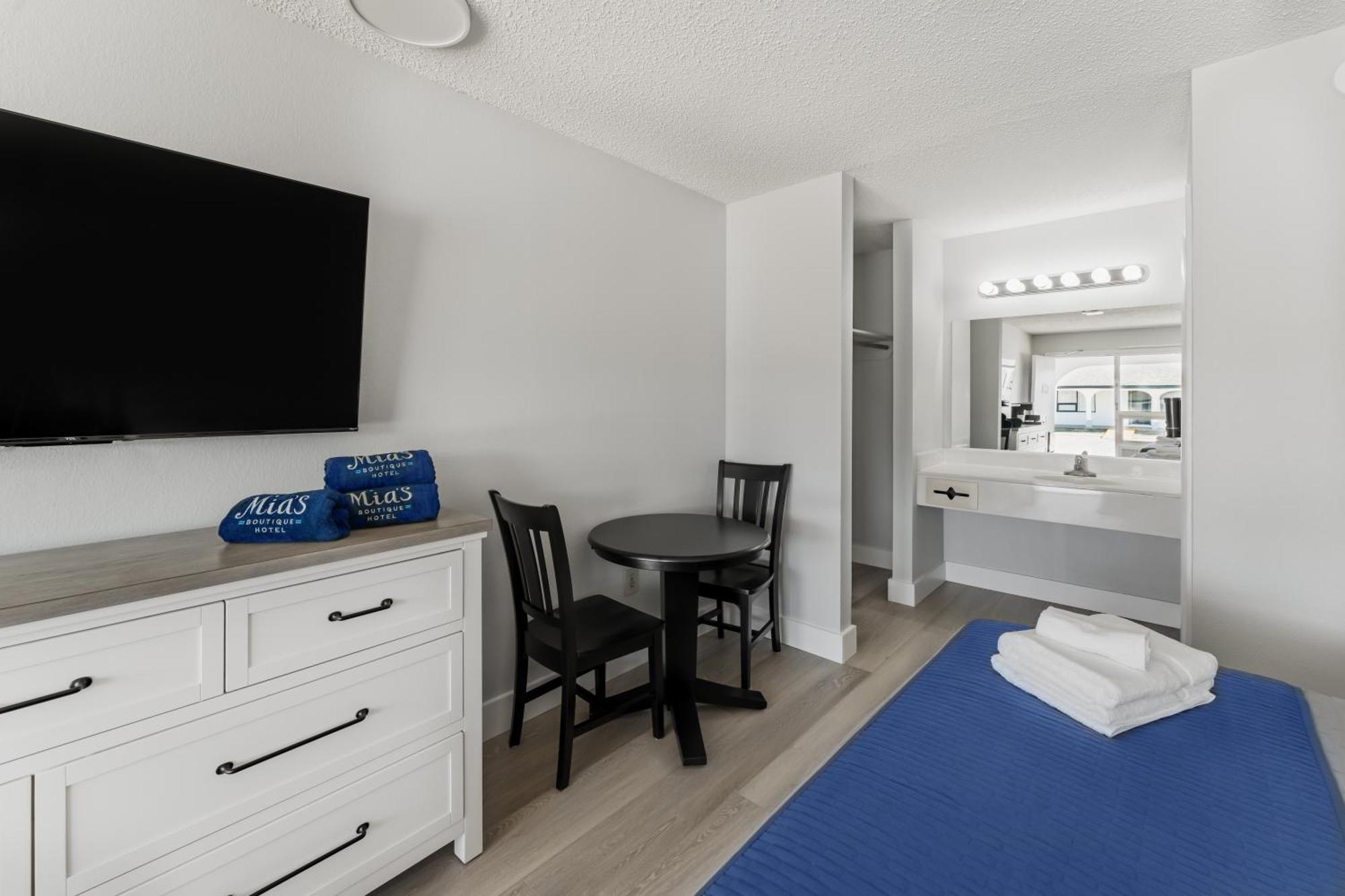 Mia's Boutique 5* Nags Head